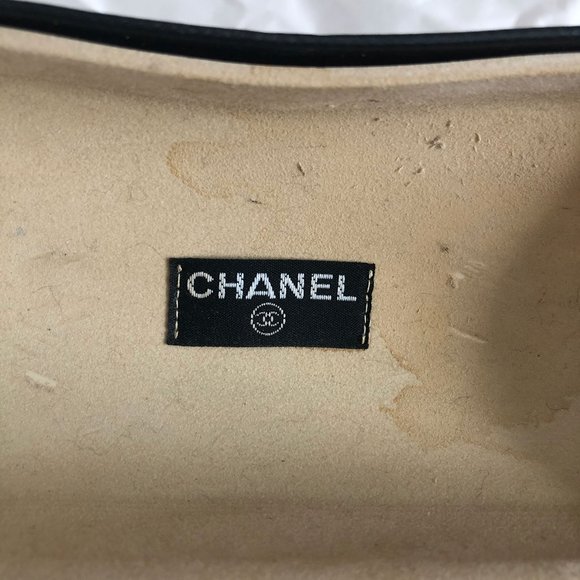 CHANEL brown wraparound sunglasses with hardshell carrying case - Picture 14 of 17